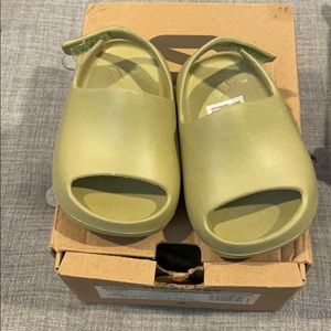 Yeezy slide infant